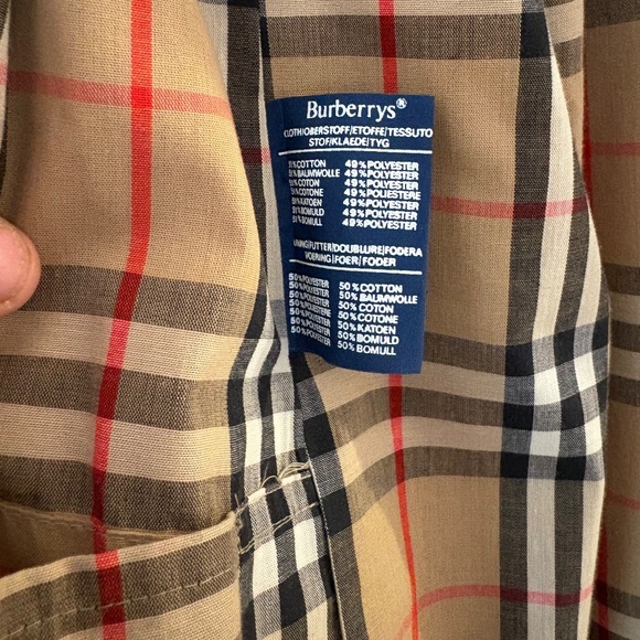 Classic, Genuine Burberry Men’s trenchcoat - Picture 3 of 5